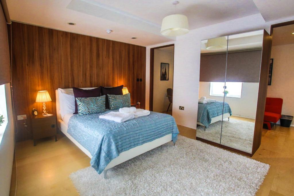 Large Studio Suite,39206668:JPEG