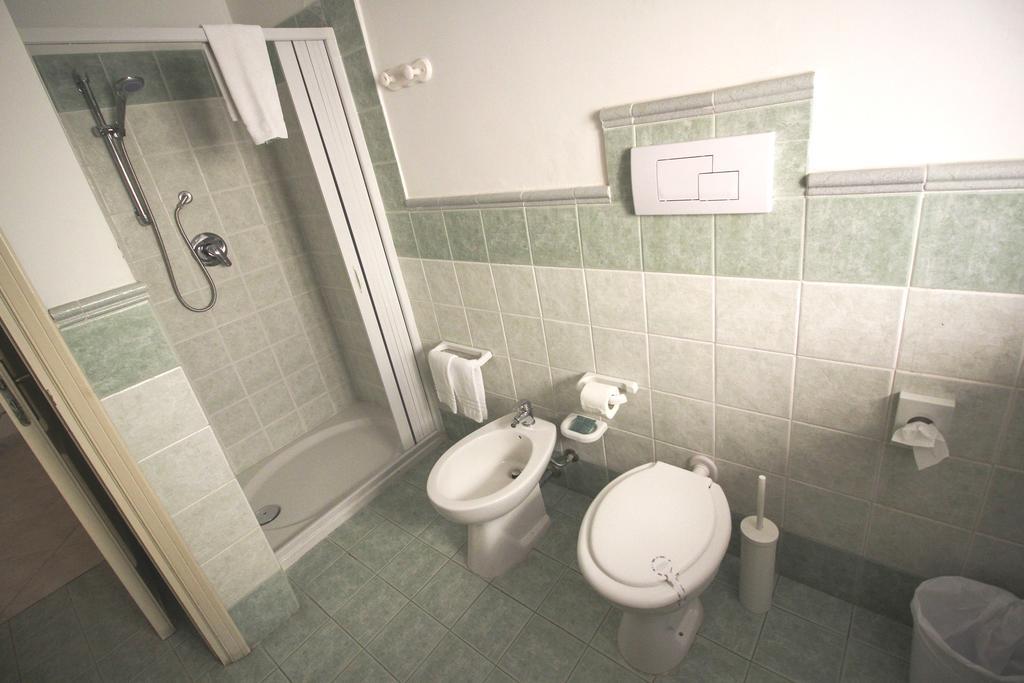 Quadruple Room with Private Bathroom