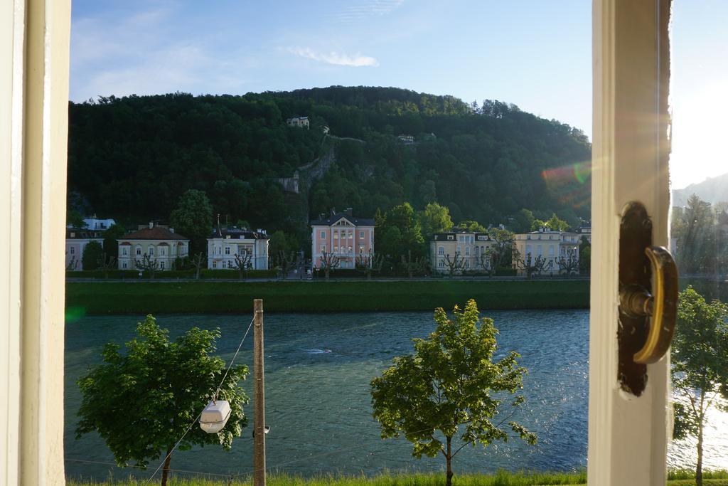Large Double Room with River View and Separate Bathroom