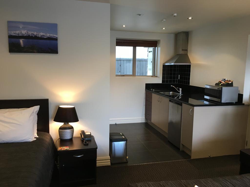Large Studio - Ground Floor