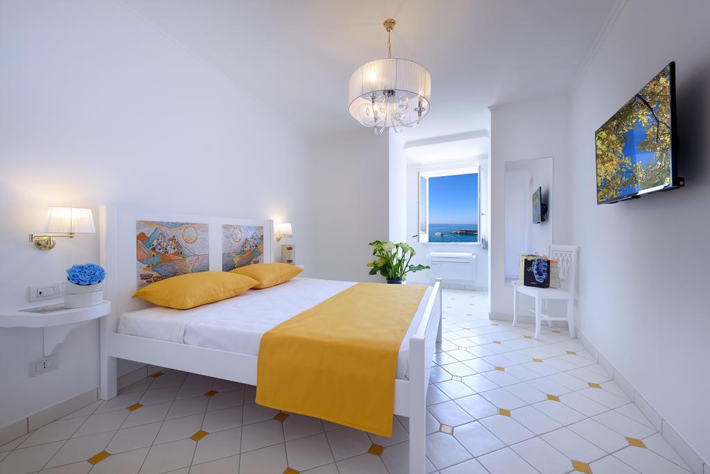 Deluxe Triple Room with Sea View