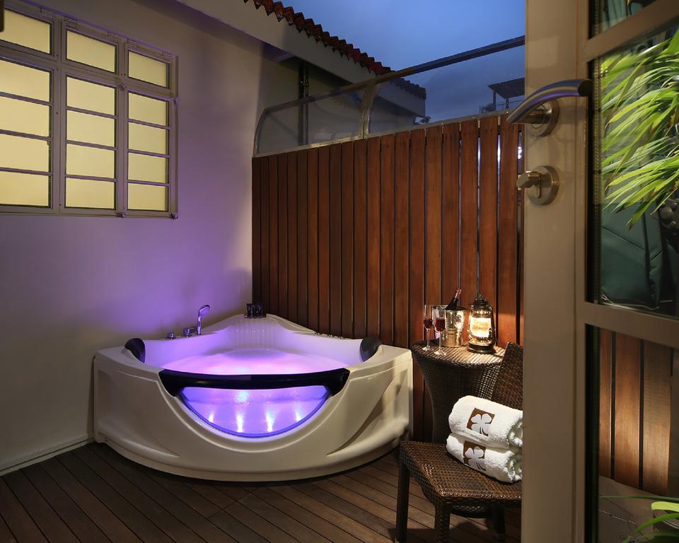 Double Room with Hot Tub (Outdoor)