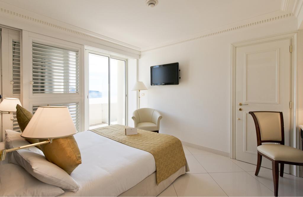 Double Room with Partial Sea View