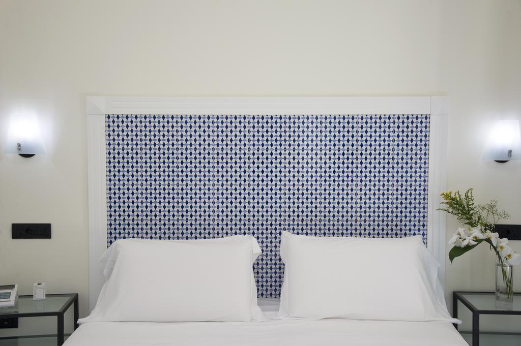 Double or Twin Room with Partial Sea View