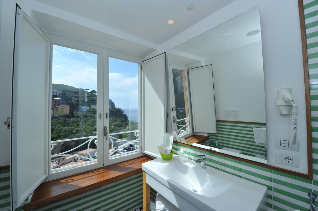 Deluxe Double or Twin Room with Sea View