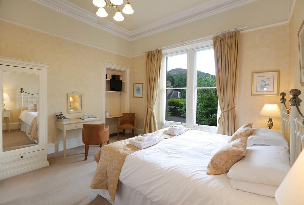 Double or Twin Room with Mountain View