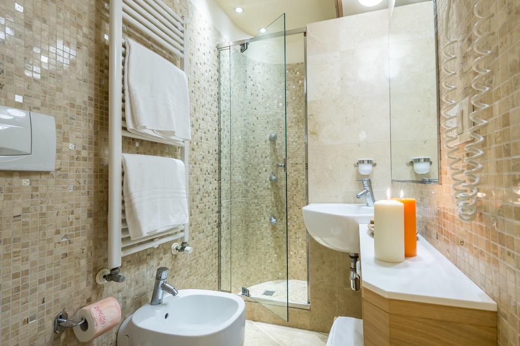 Queen Room,416160903:JPEG