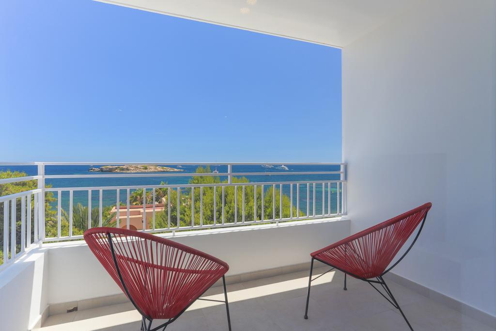 Two-Bedroom Apartment Sea View
