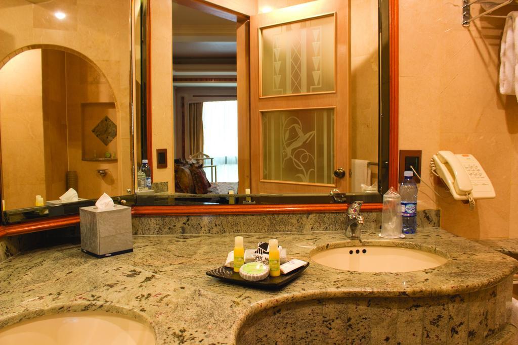 Deluxe Queen Suite
