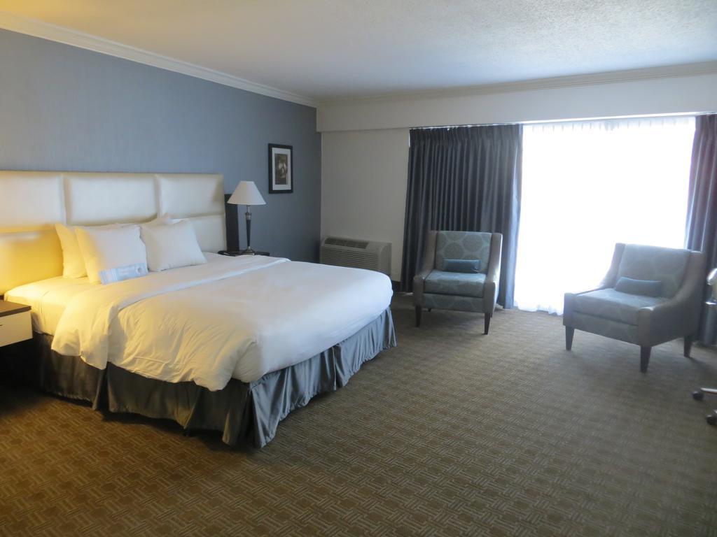 King Room with Garden View with Fridge & Microwave