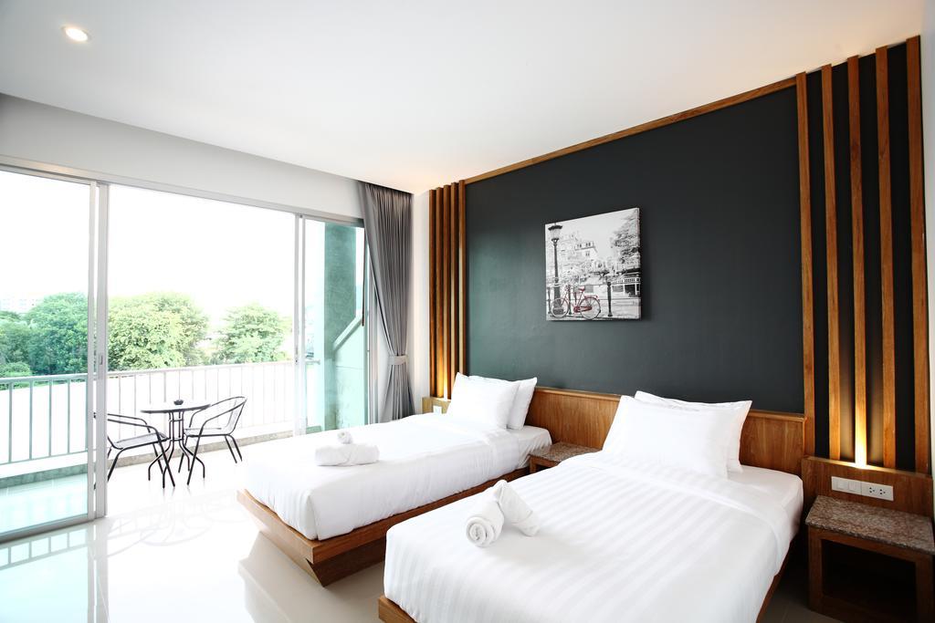 Twin Room with City View