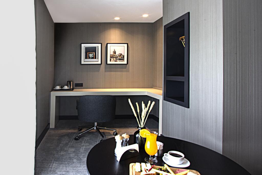 Corner Suite