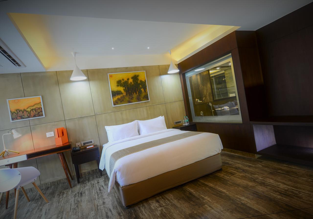 Queen Suite - Non-Smoking with 20% discount on F&B and 15% on Spa along with Complimentary Airport pickup