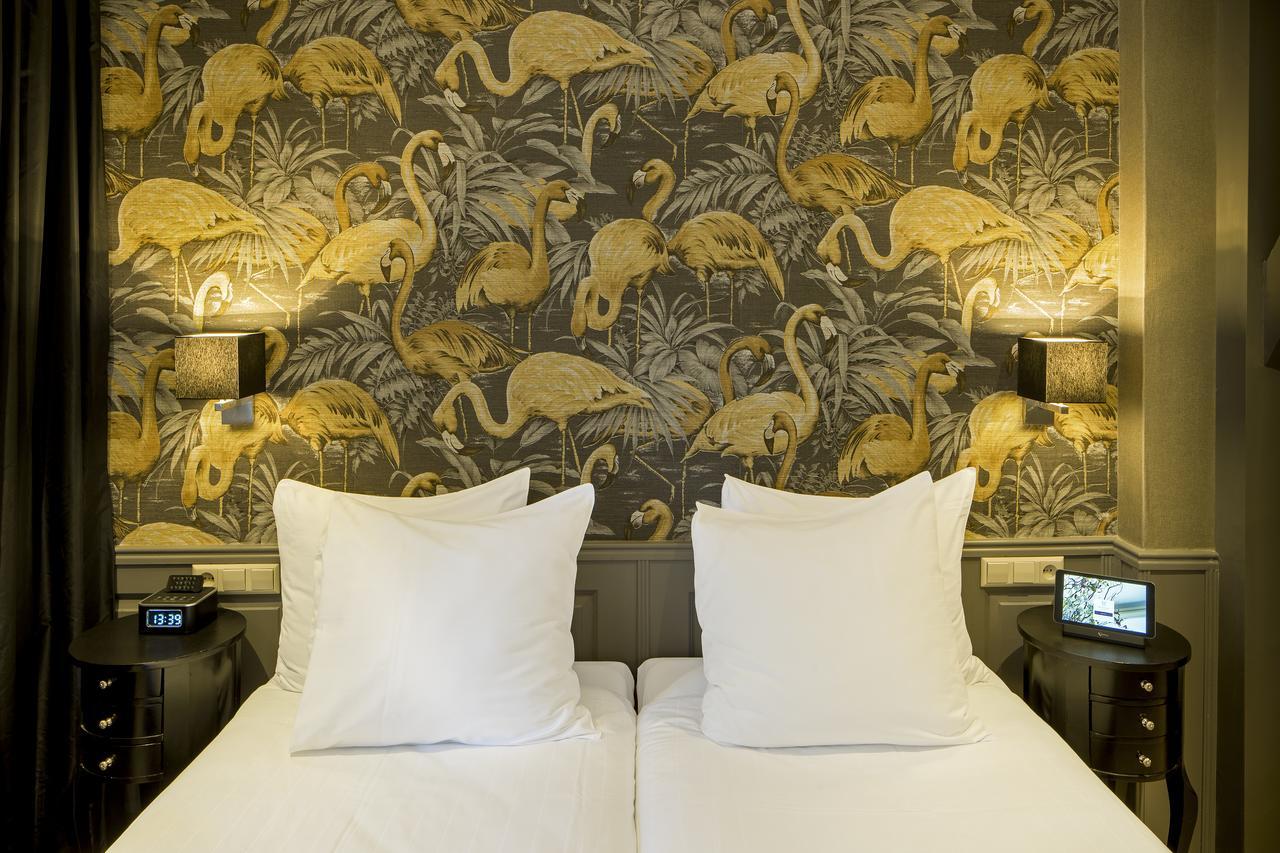 Triple (three person room, three seperate beds)