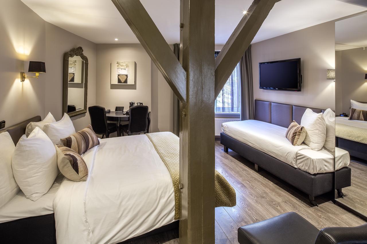 Triple (three person room, double bed + single bed)