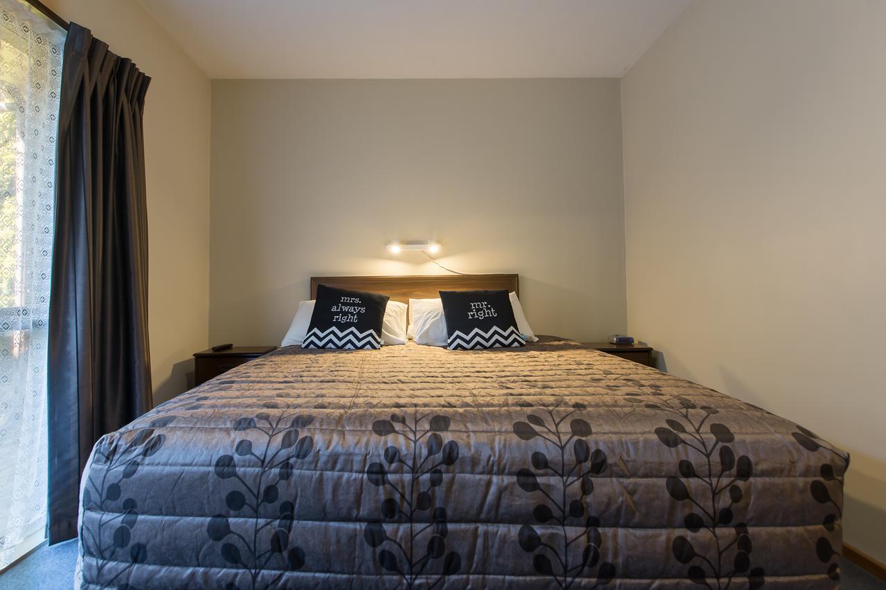 One-Bedroom Apartment with King and Single bed