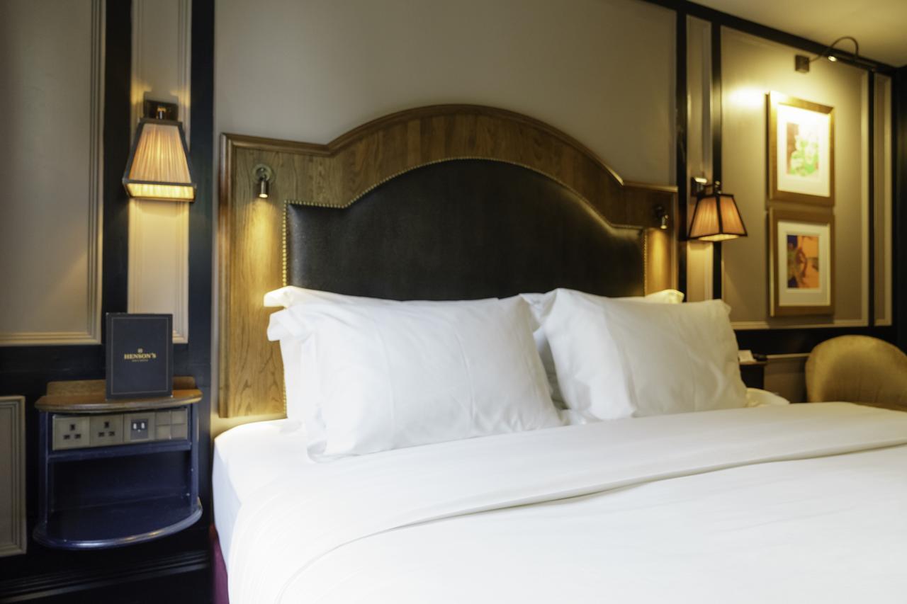 Lux Room with Window