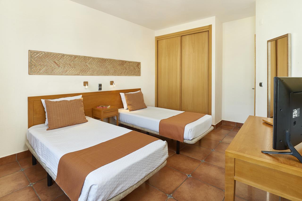 One-Bedroom Apartment (5 Adults)