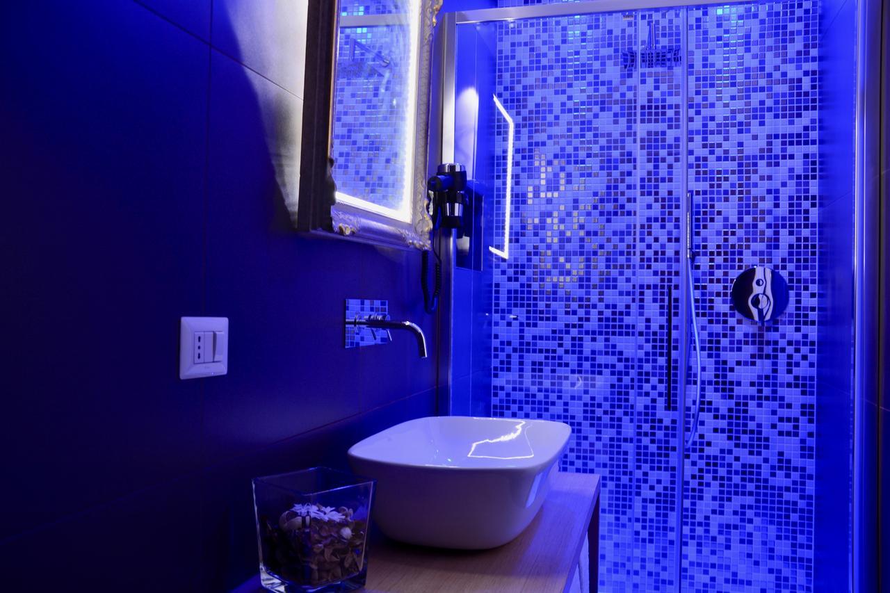 Deluxe One-Bedroom Apartment