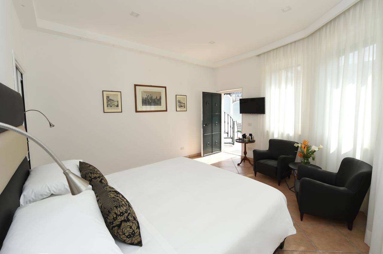 Triple Room with Terrace