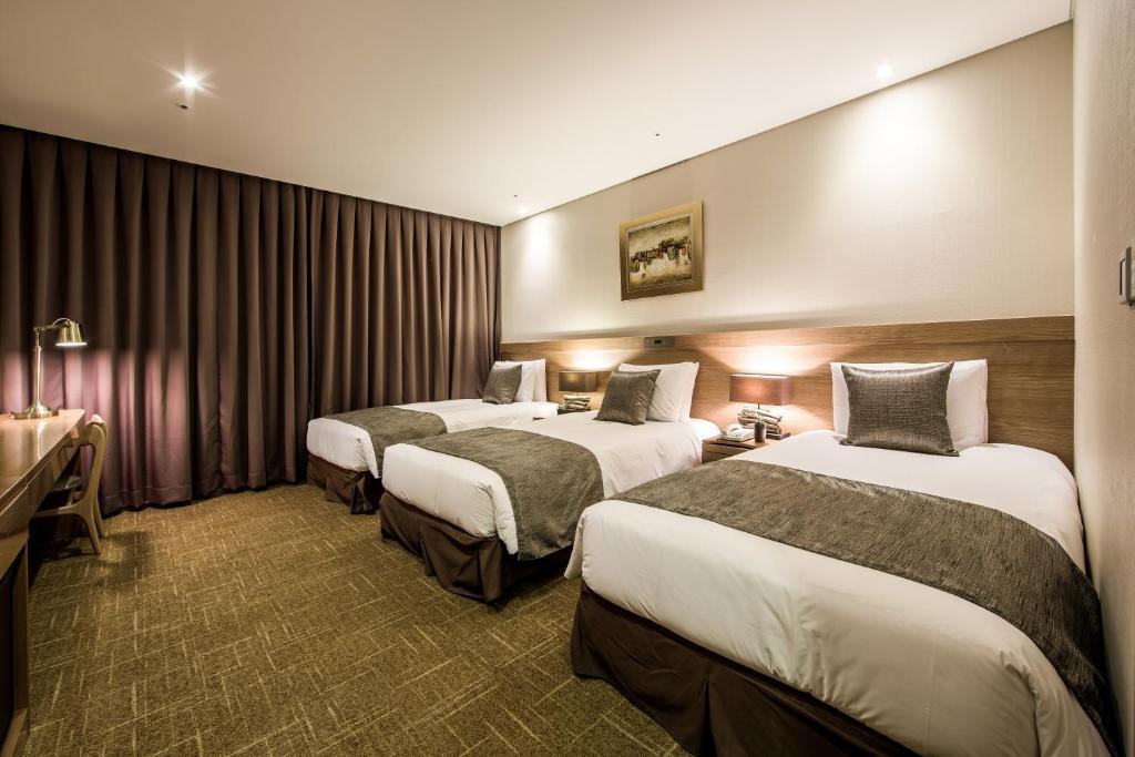 Standard Triple Room,1718098027:JPEG