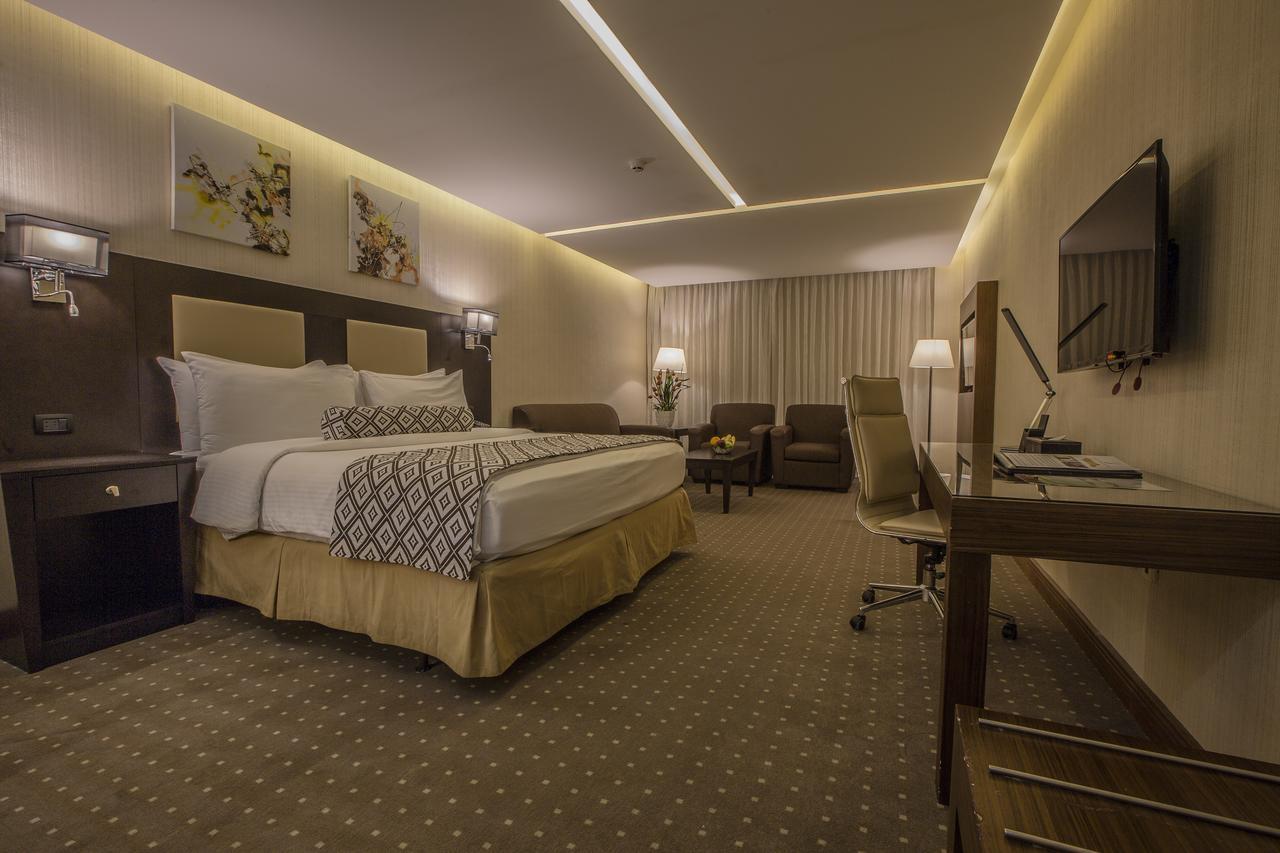 Suite with Hot Tub
