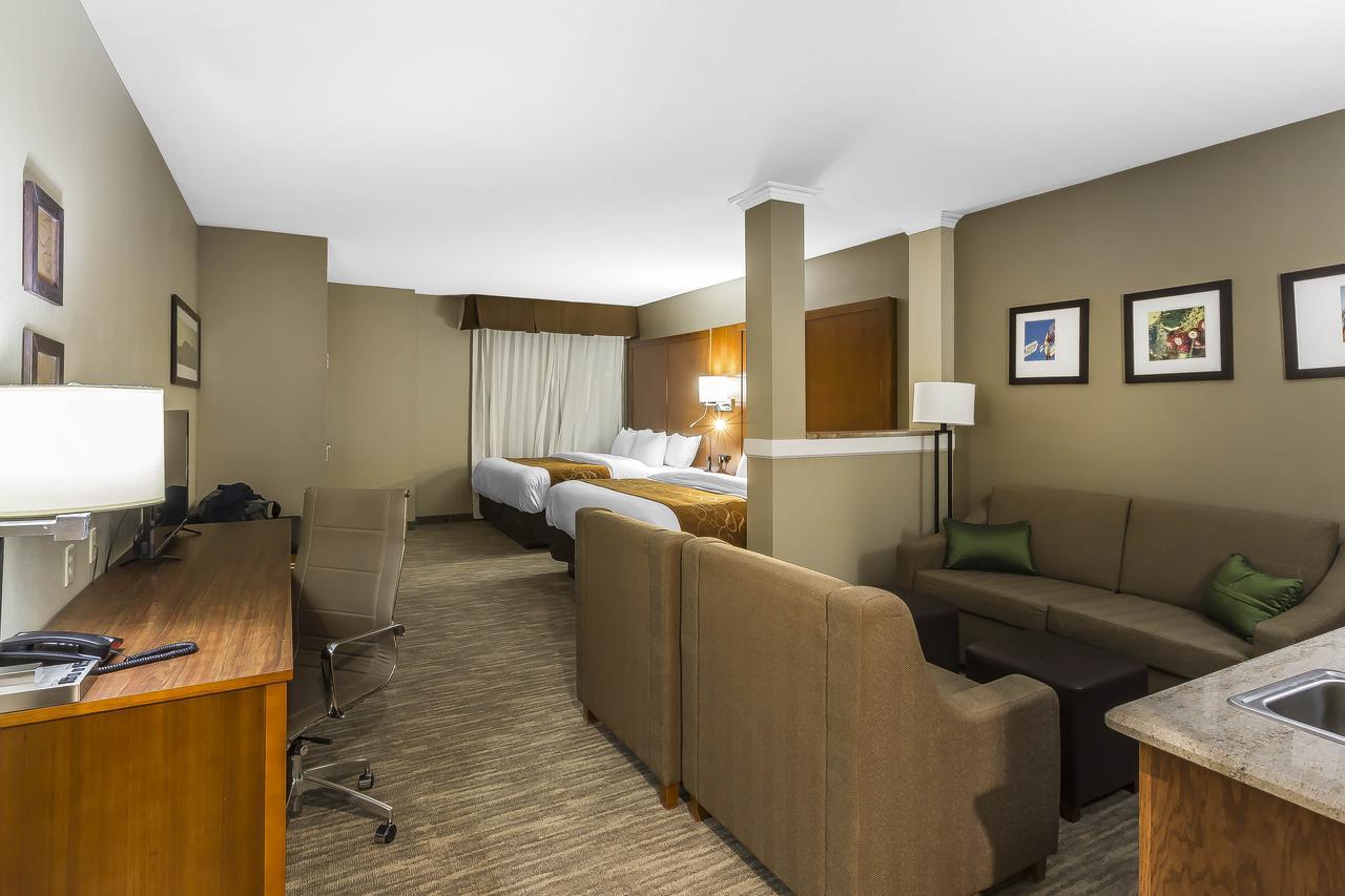 Suite with Two King Beds - Accessible/Non-Smoking