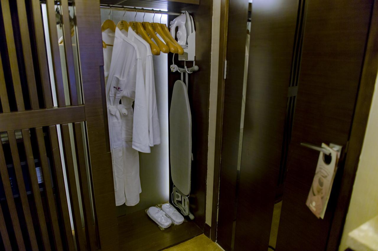 Executive Suite,535739715:JPEG