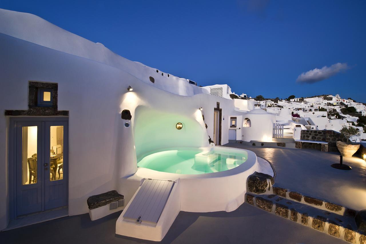 Villa with Caldera View and Shared Pool