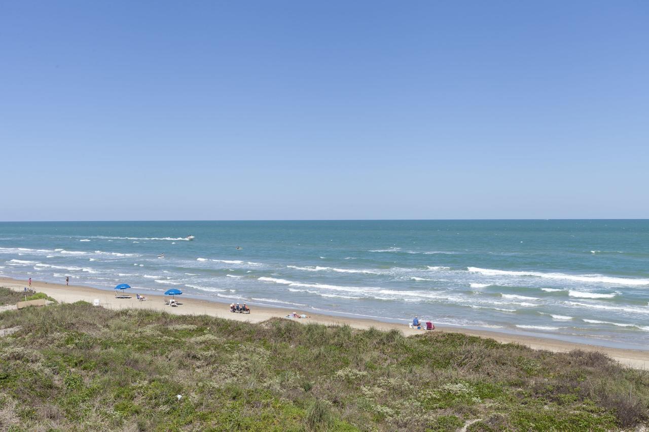 FL1-Two-Bedroom Beachfront Apartment (6 Adults)