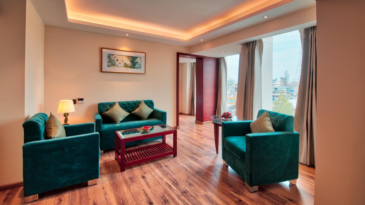 Suite (1+1 Happy Hour from 11am - 6pm), 10% off on Food & Beverage services