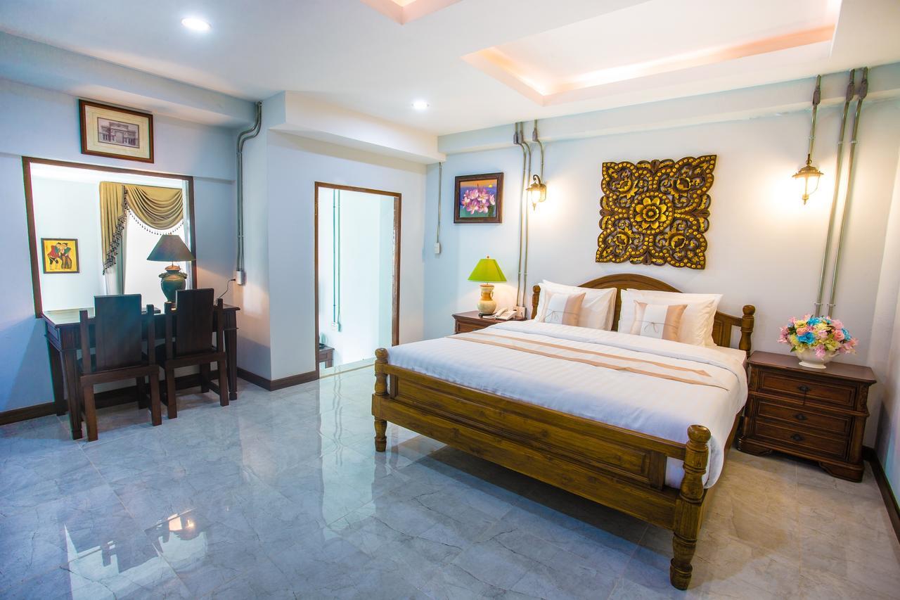 Deluxe King Suite