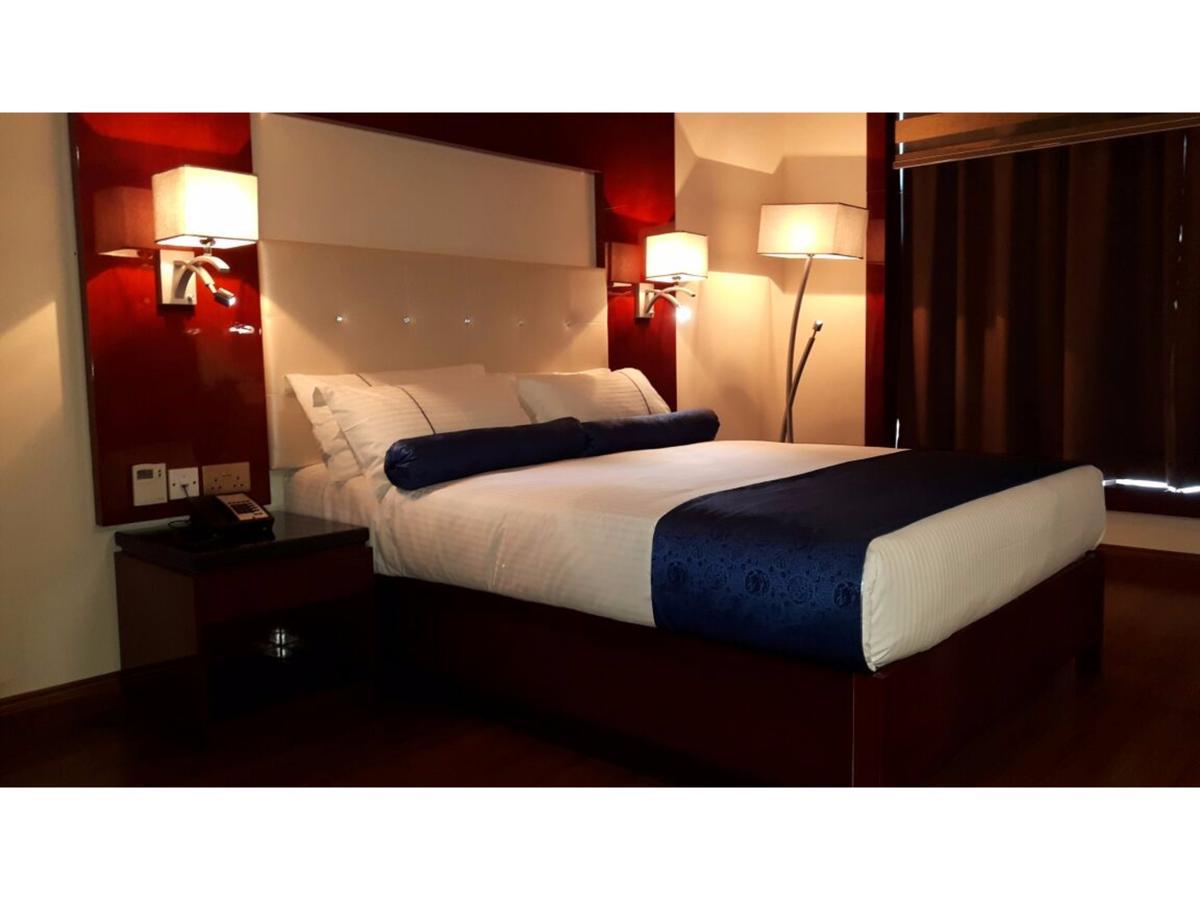 Standard Queen Room