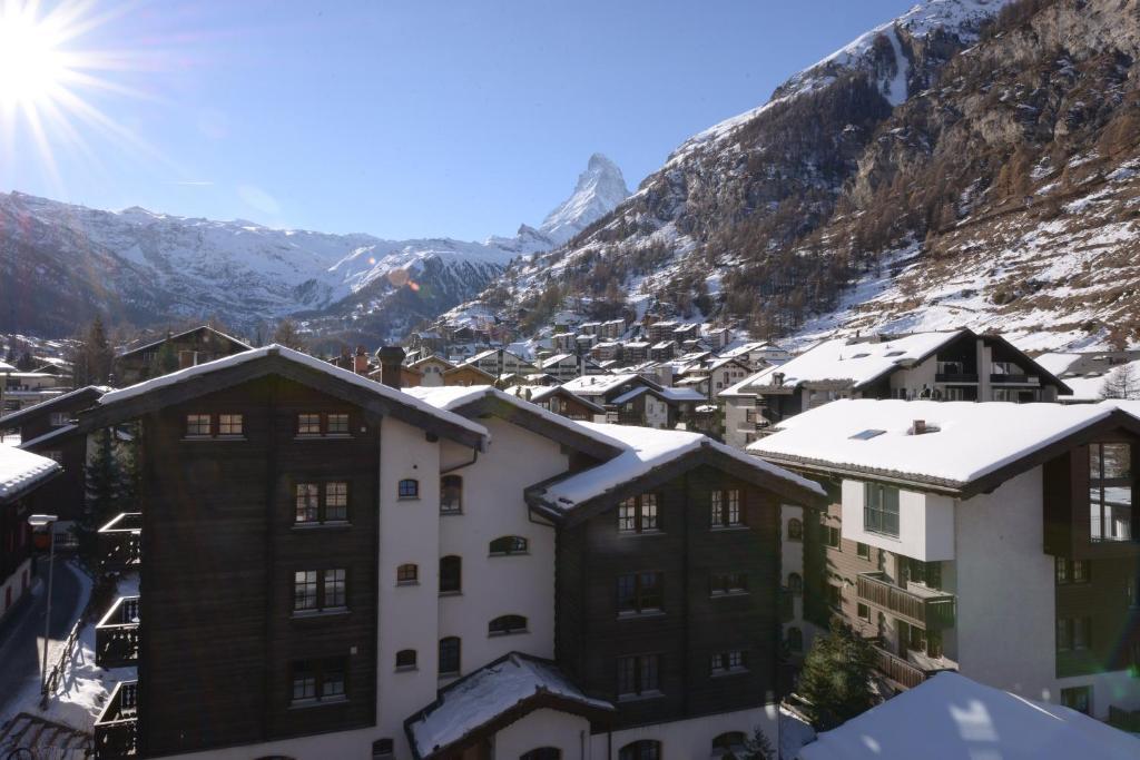 Deluxe Double Room with Balcony and Matterhorn View
