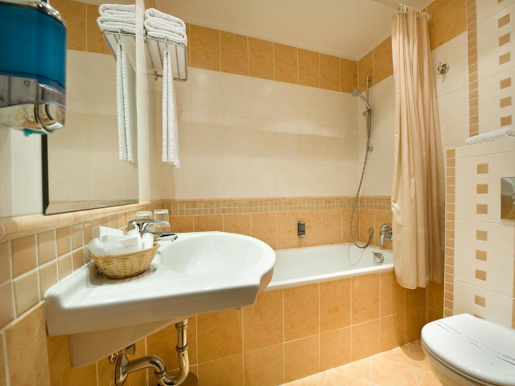 Family Two-Bedroom Suite (5 Pax)