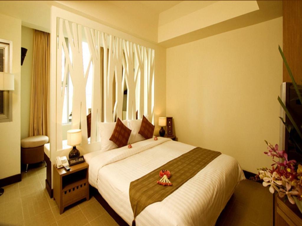 Deluxe Hotel