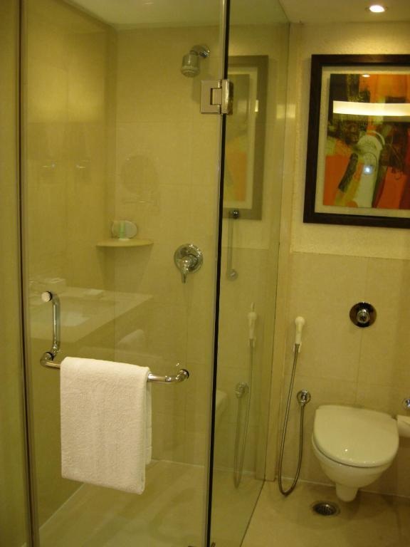 Executive Room 15% discount on Food and Beverages & 10% off on Laundry