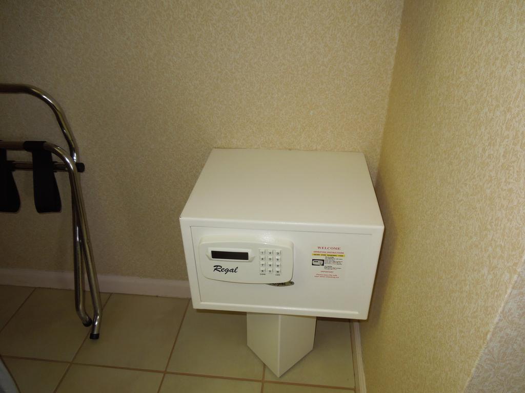 Standard Queen Room with Two Queen Beds - Non Smoking