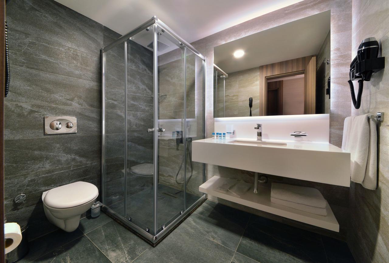 Deluxe Suite with Kitchen