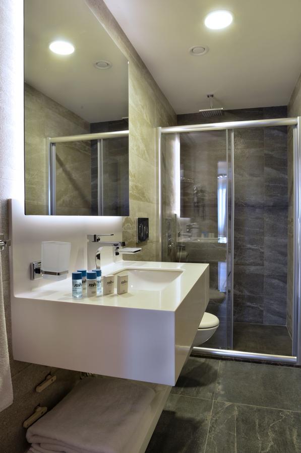 Deluxe with Kitchen