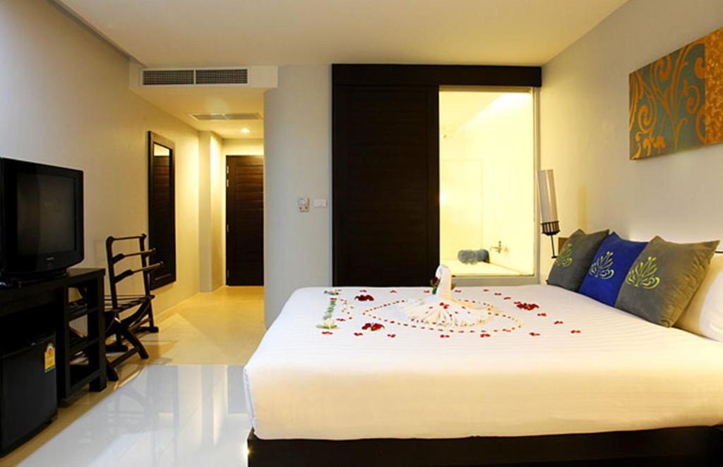 Grand Deluxe Double Room with Pool View