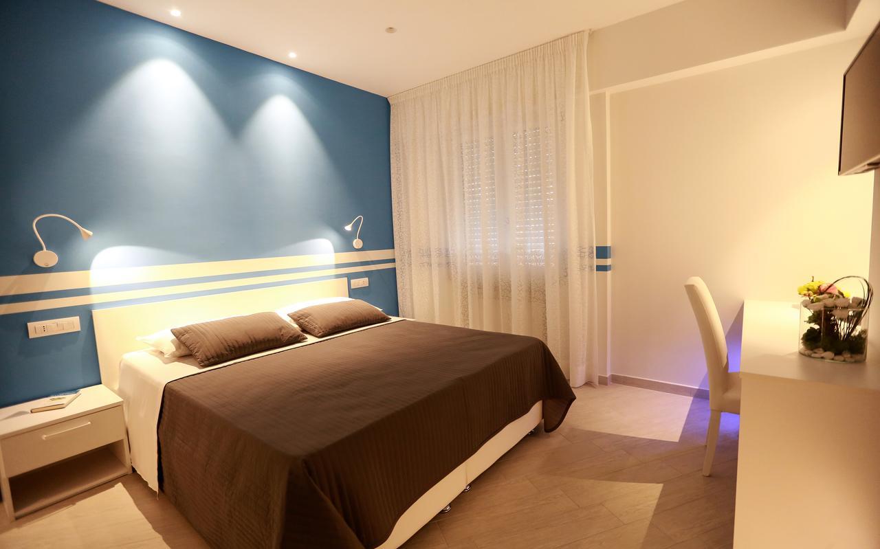 Double or Twin Room,639459462:JPEG