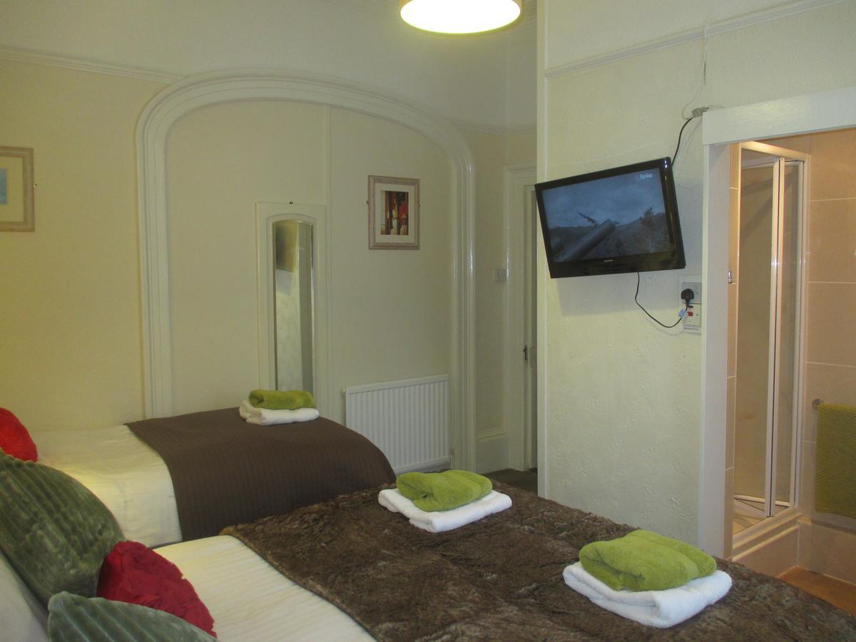 Twin Room with Shower