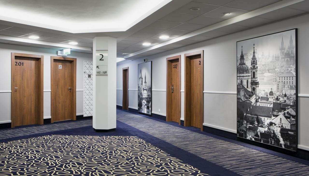 Deluxe Suite with Free Pool Access
