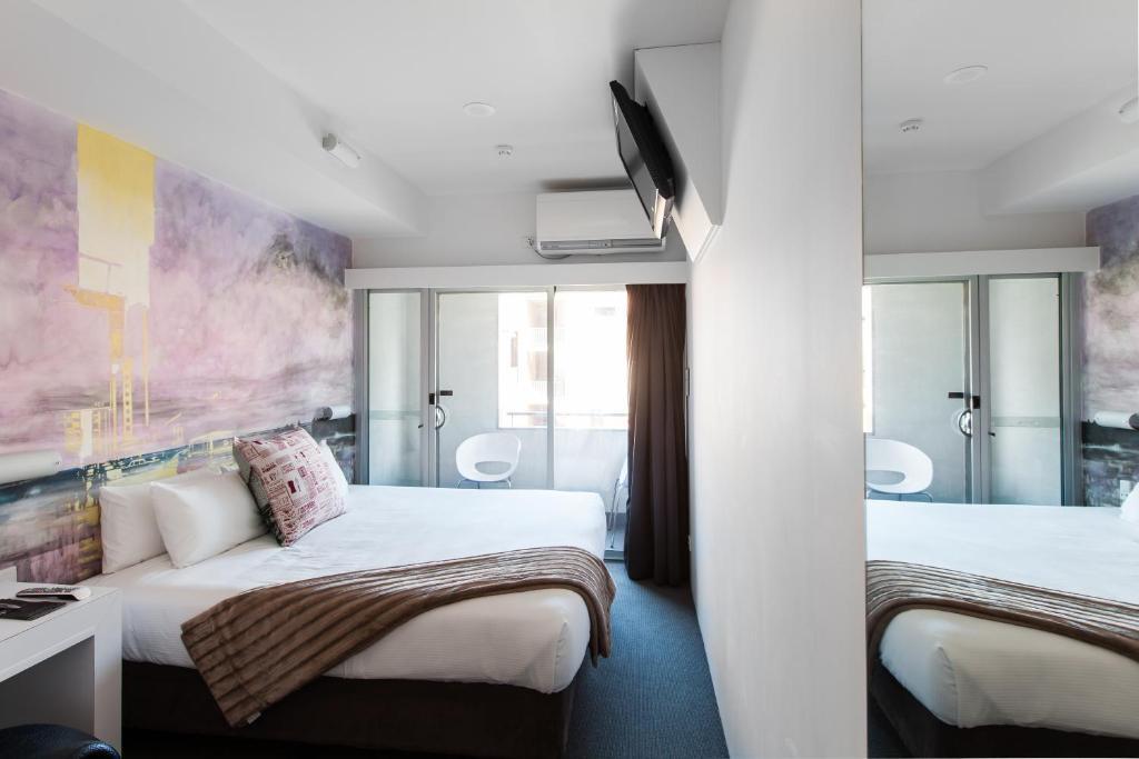 Unique Art Room,64562395:JPEG