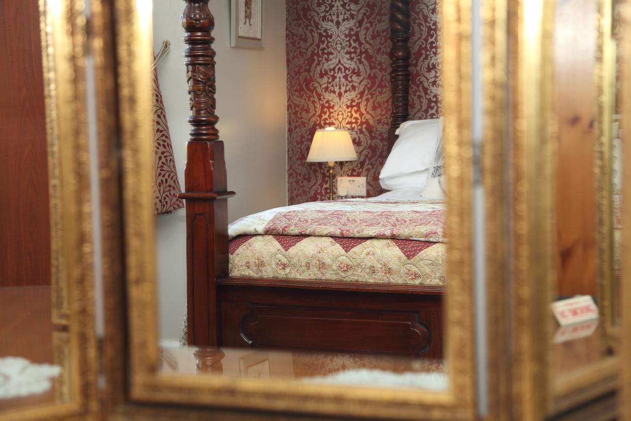 Double Room with Four Poster Bed