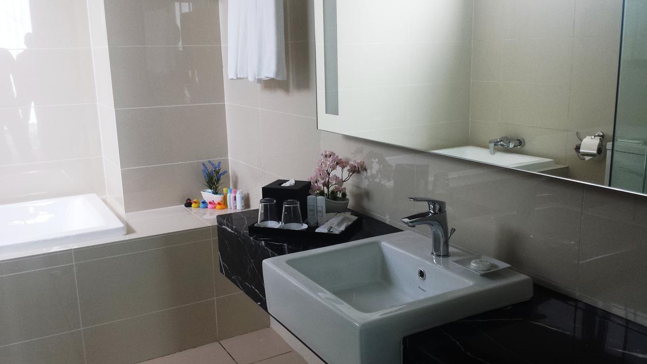 Premier Family,647972814:JPEG