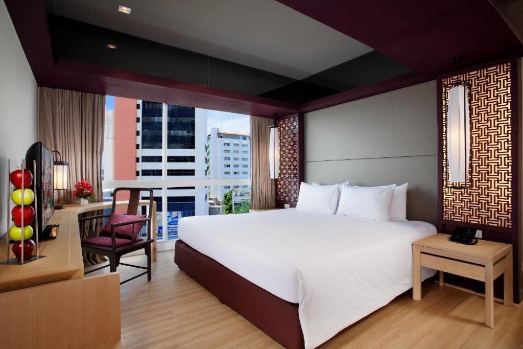 Deluxe King Room with City View