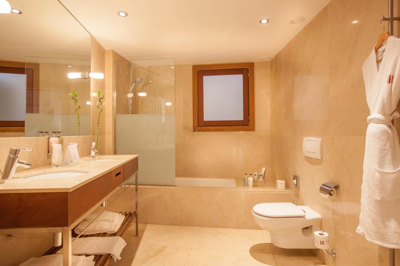 Luxury Suite with Terrace