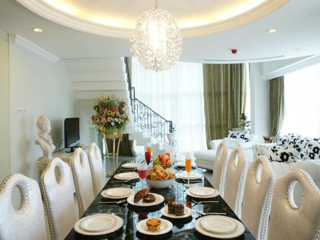 Duplex Three-Bedroom Suite